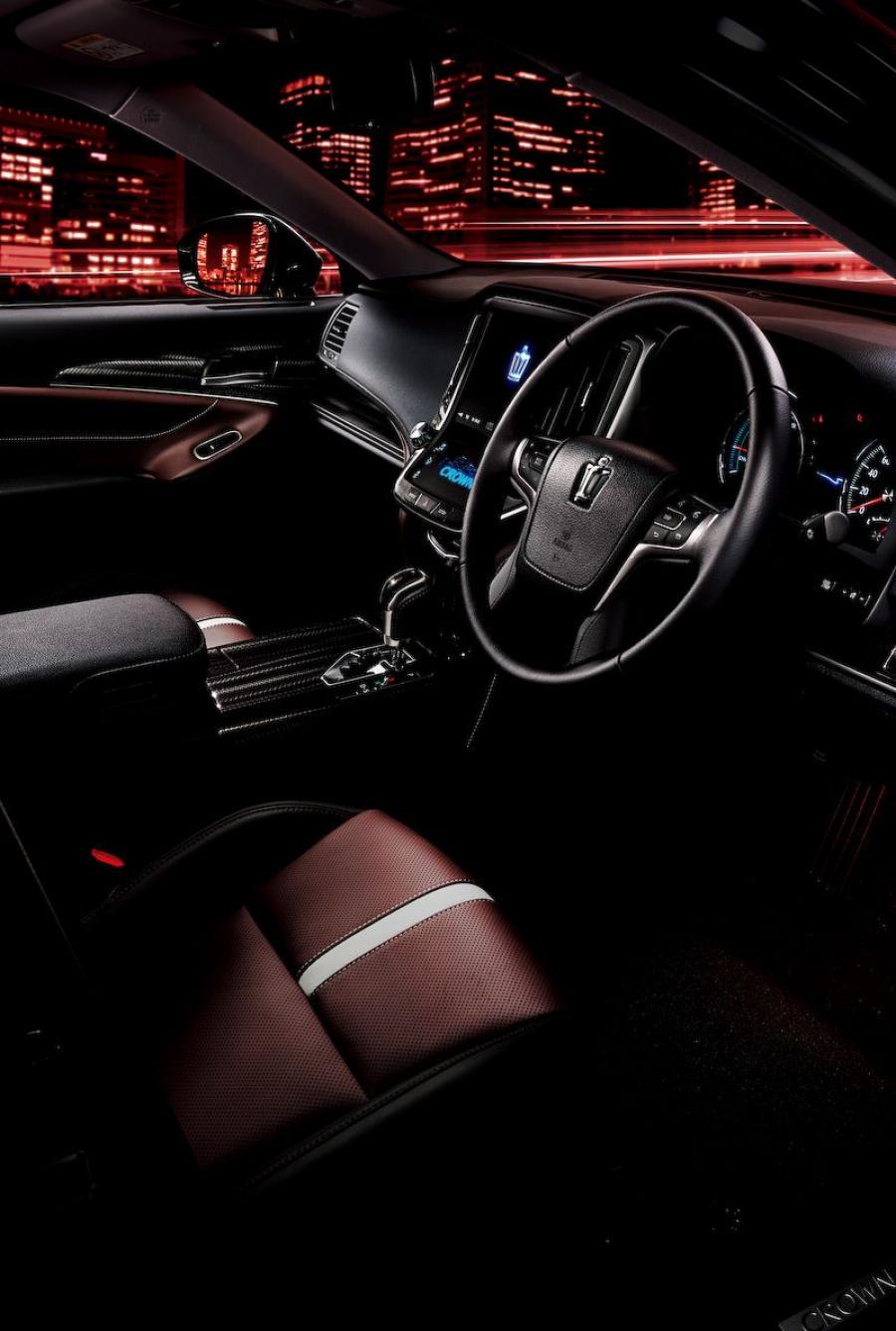  Toyota Crown Athlete S Black Style 2014 года  (фото 3 из 5)